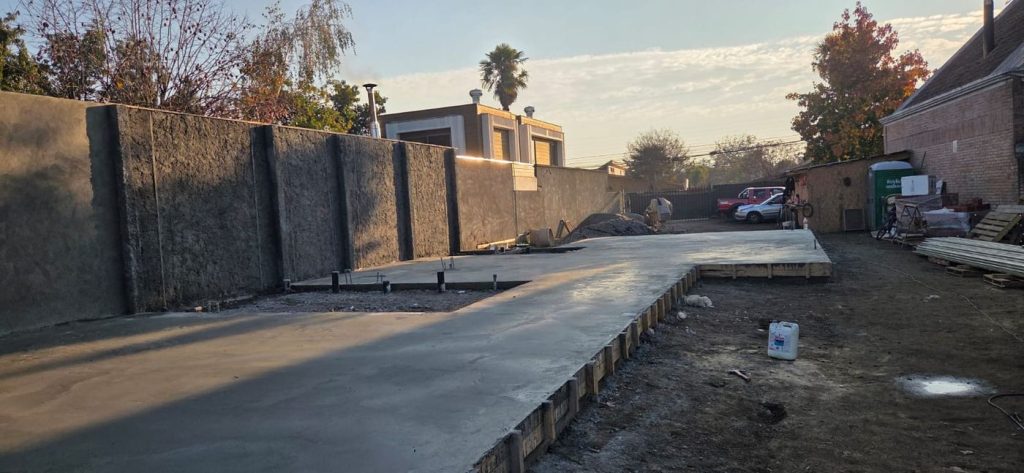 Radier terminado de la Escuela de Lenguaje Mundo Mágico en San Javier