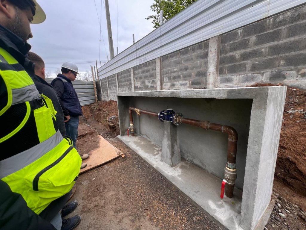 Inspección del arranque de agua potable y su nicho de medidor en el Hospital de Parral